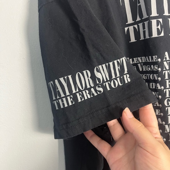 TAYLOR SWIFT Official Licensed THE ERAS TOUR Black T-Shirt Merchandise large - Picture 6 of 6